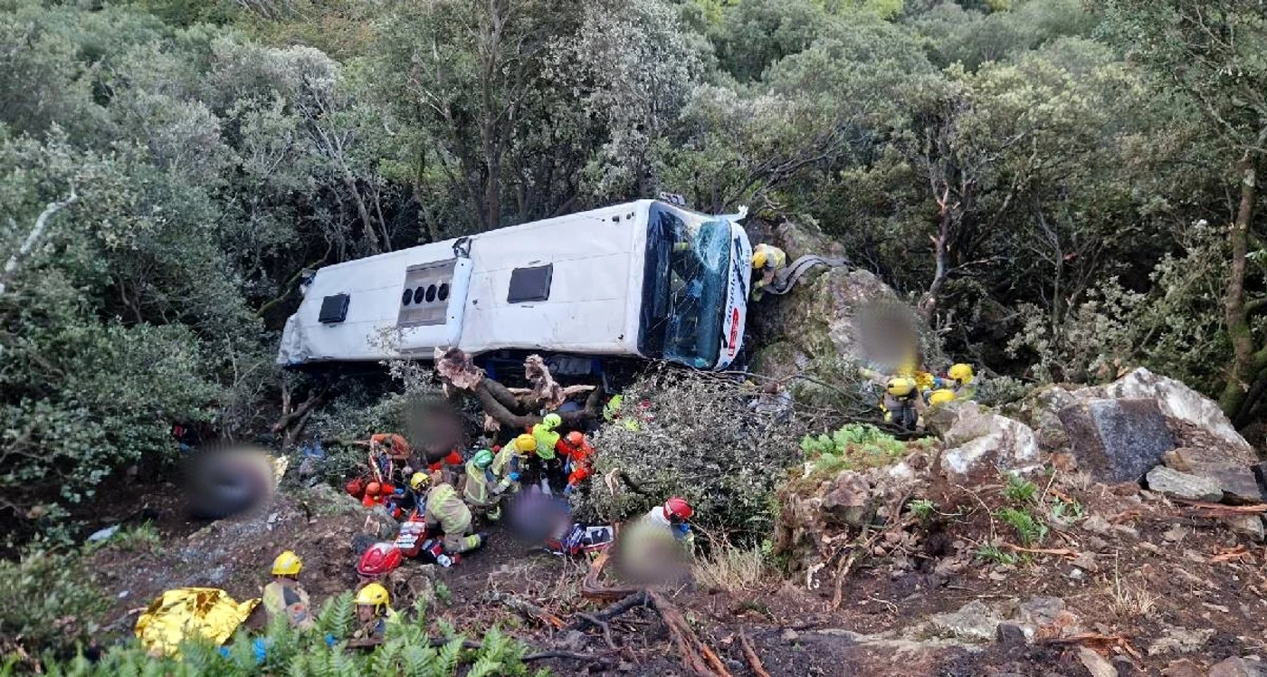 Peste 80 de răniți după ce un autocar a căzut 20 de metri într-o râpă în Catalonia