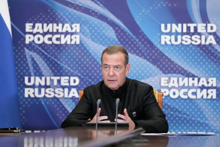 Medvedev îi cere lui Trump să apeleze la CIA și Pentagon pentru a „se ocupa” de Zelenski