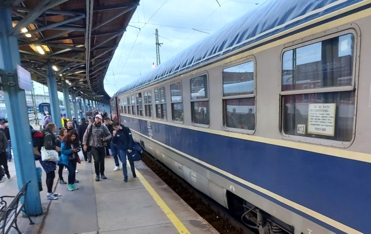Călătorie de aproape 10 ore între Brașov și Sighișoara după ruperea pantografului trenului Dacia