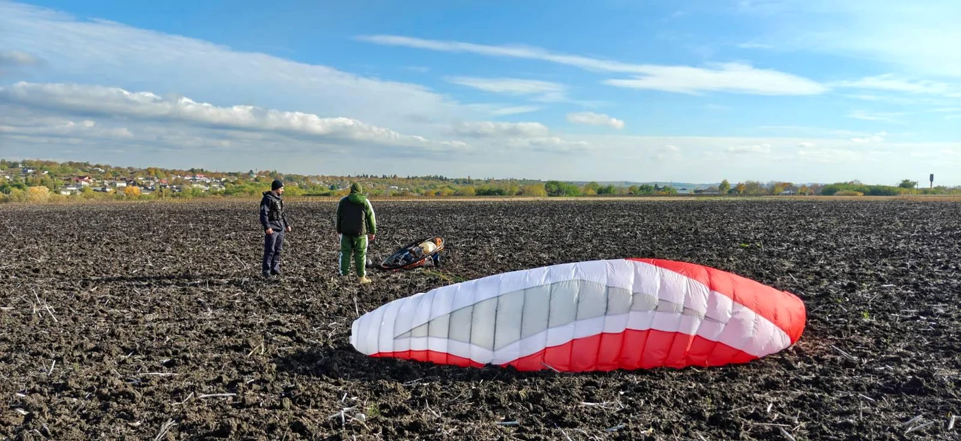 Un ucrainean a intrat ilegal în Moldova cu motoparapanta și a cerut azil