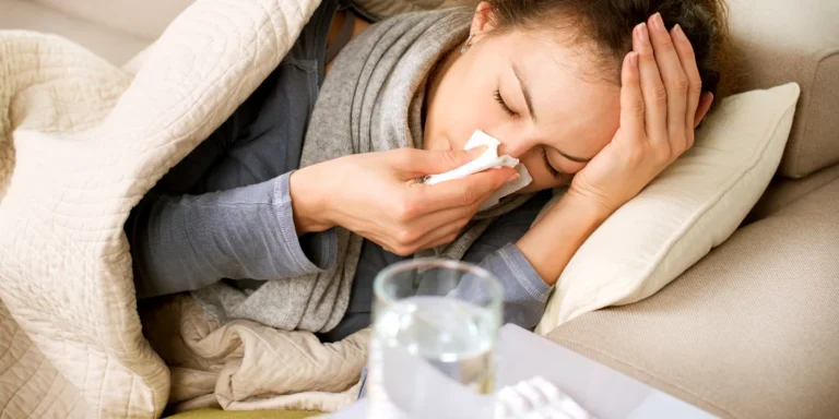 Cât mai poate persista tusea după o răceală și când trebuie mers la medic?