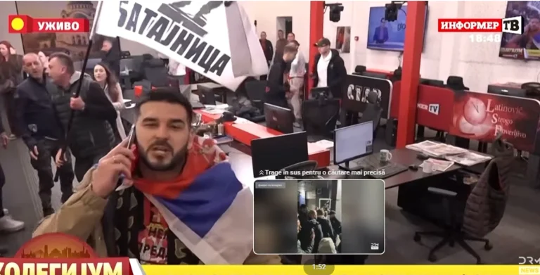 Protestatari pătrund în sediul postului pro‑Vucic Informer TV; cereri de arestare a proprietarului