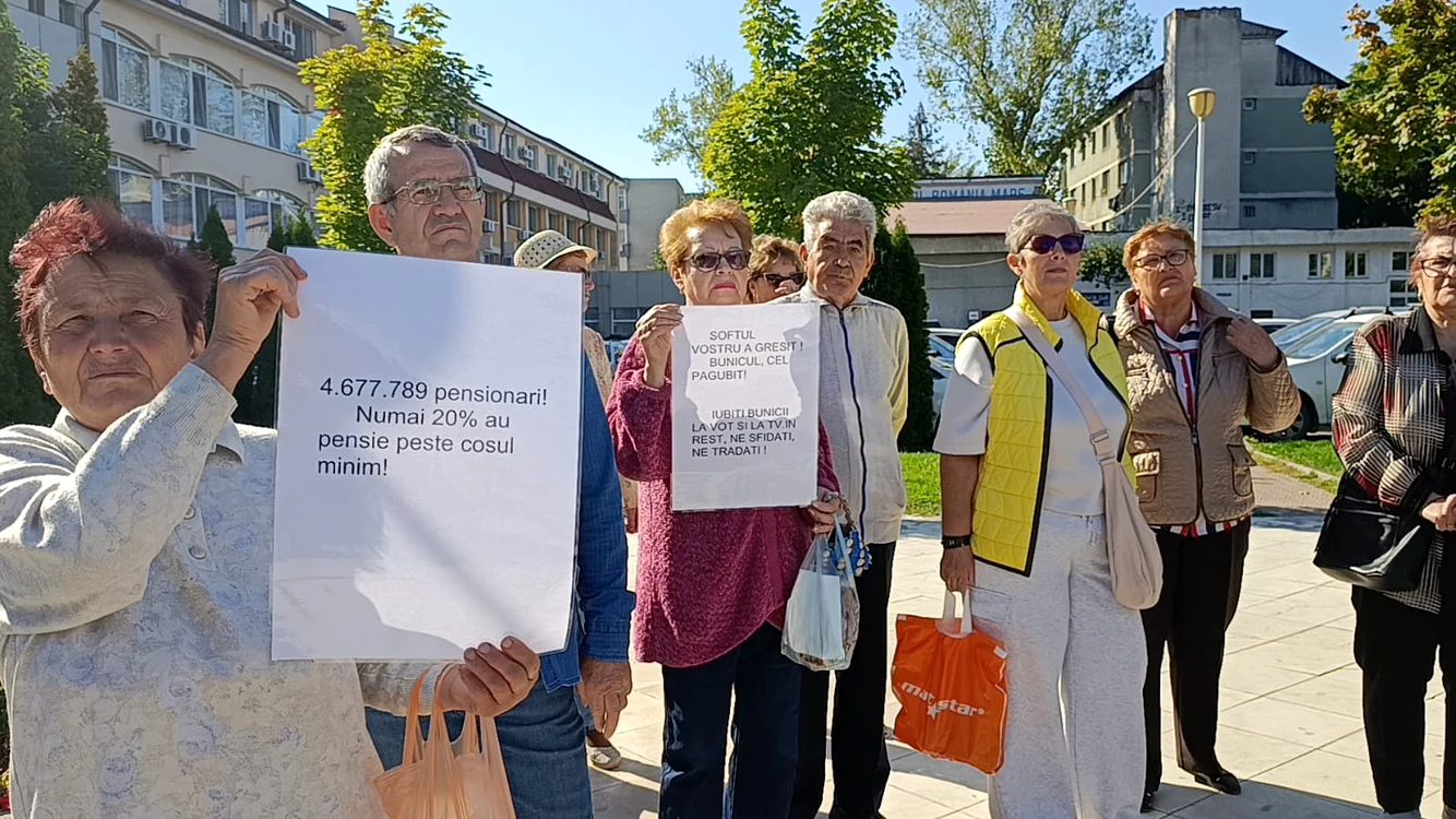 Pensionarii din Slatina au protestat: cer indexare de 15% şi plata celei de‑a doua tranşe din pachetul social