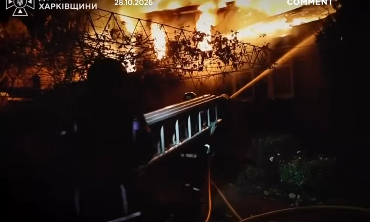 Atac cu dronă asupra Harkovului: cinci răniți, inclusiv un copil de patru ani; incendii la blocuri și fabrici