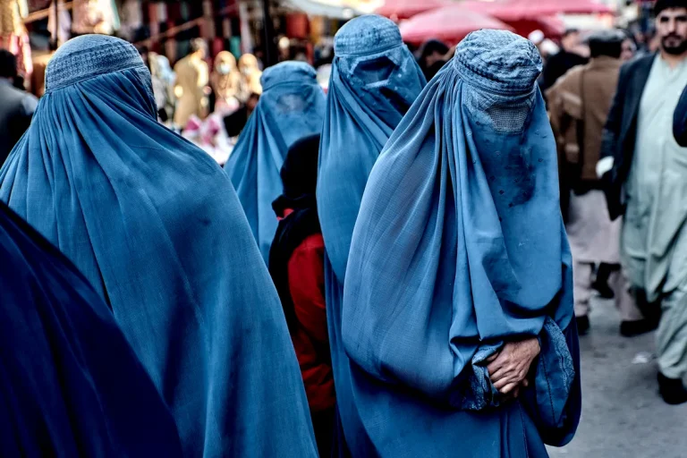 Oftalmologii din Afganistan spun că talibanii au interzis transplanturile de cornee; autoritățile neagă un anunț oficial