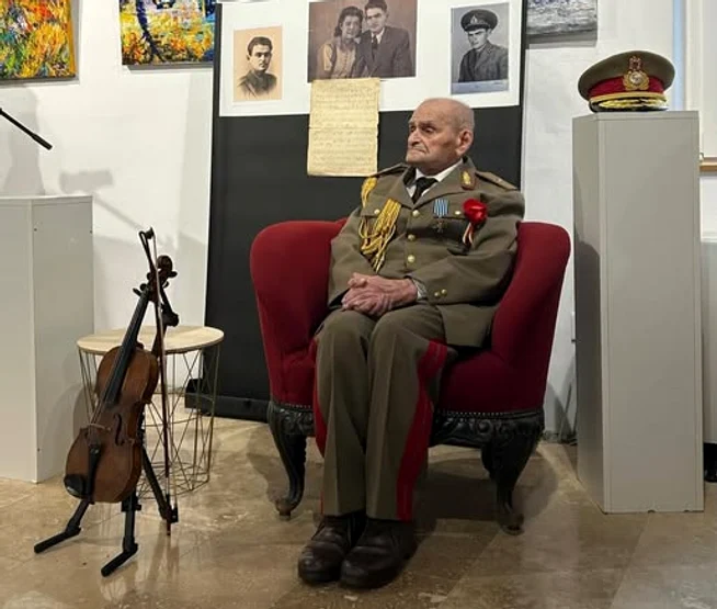 Generalul în retragere Iosif Rus a împlinit 111 ani; a primit Emblema de Onoare a Armatei României