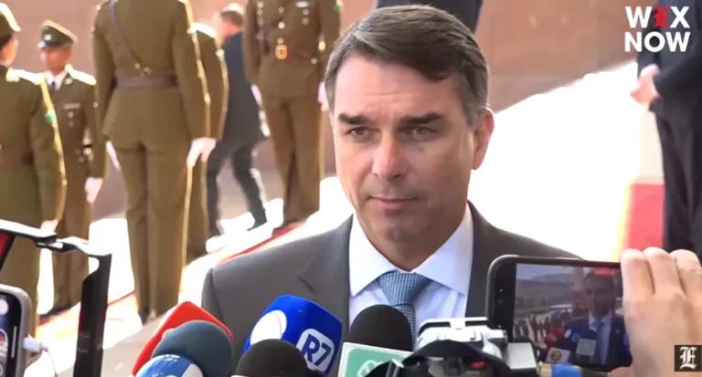 Flávio Bolsonaro s-a autoidentificat „liderul Braziliei” după ce a fugit în SUA via Argentina și Ecuador