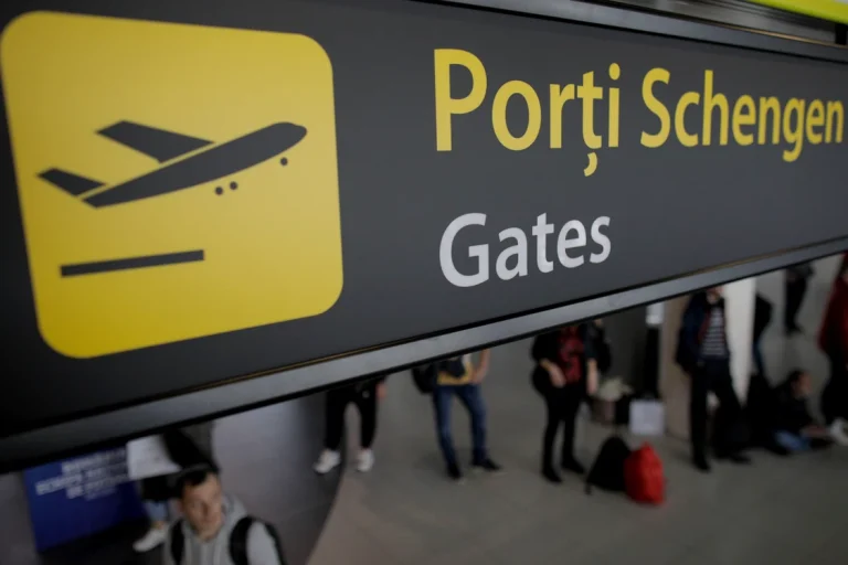 Incendiu la Aeroportul Henri Coandă: o femeie suspectată a fost internată după intervenție