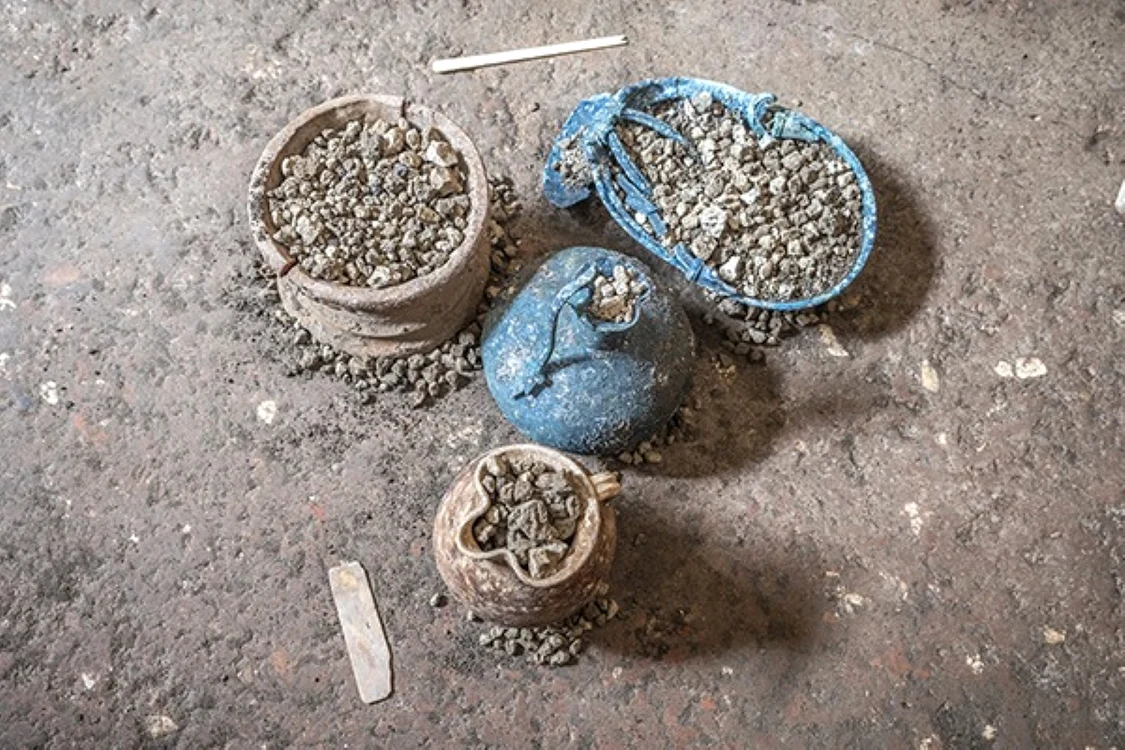 Ce au găsit arheologii în dulapul unei femei din Pompei: colier, 38 de monede și obiecte de îngrijire personale
