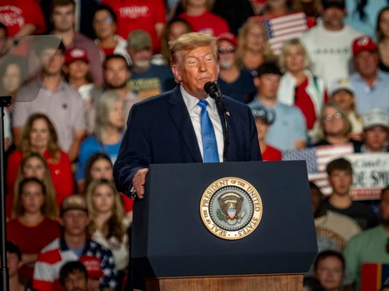 Alegerile intermediare tensionează Casa Albă: Trump devine imprevizibil pe fondul temerilor pentru Congres