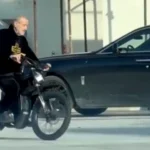 Gigi Becali, surprins cu o motocicletă electrică în curtea unei biserici din Voluntari: a explicat de ce a făcut proba