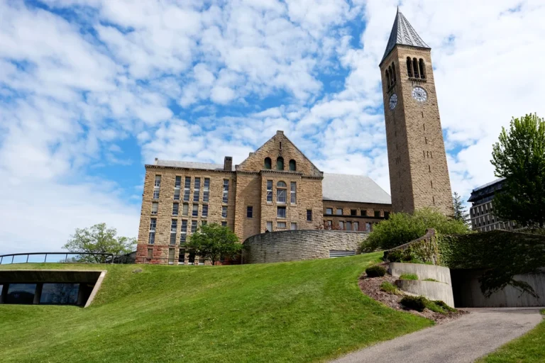 Universitatea Cornell reevaluează rolul frățiilor după un proces pentru agresiune sexuală