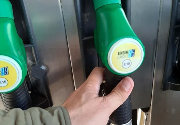 Benzina a trecut de 10 lei pe litru; motorina se apropie de 11 lei — situația prețurilor la carburanți, 4 octombrie