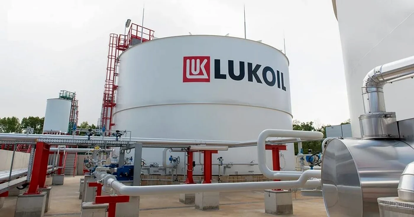 Negocierile SUA‑Rusia pentru pace includ o potențială vânzare de miliarde din portofoliul Lukoil, relatează NYT