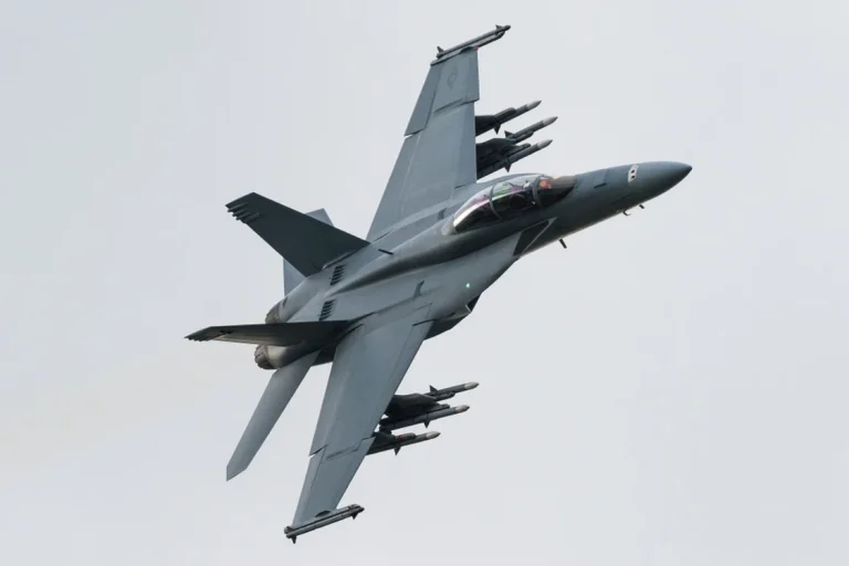 Țintă aeriană detectată lângă Chilia Veche; două F-18 spaniole și un elicopter românesc au monitorizat traiectul