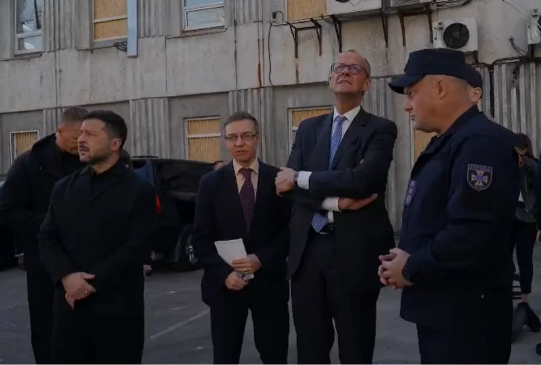 Pod important din Kiev lovit de o dronă rusească în timpul vizitei cancelarului german Friedrich Merz