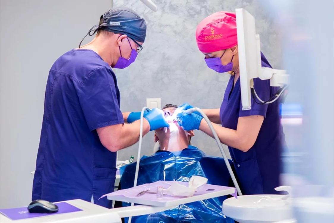 Profilaxia dentară la Clinica Dr. Șerban: prevenție personalizată dincolo de o simplă igienizare