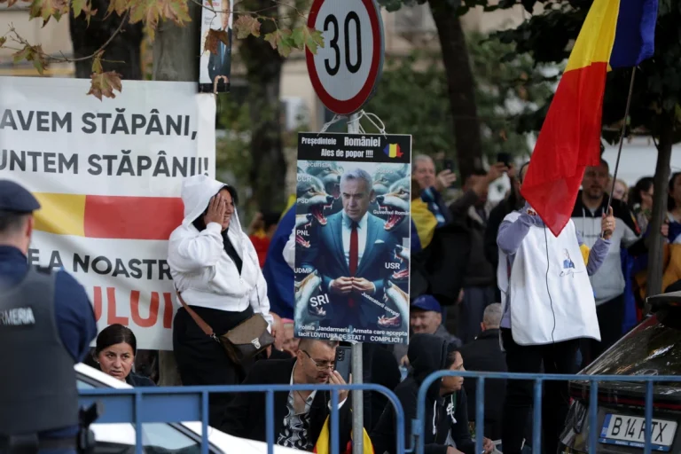 Jandarmeria: 98 de amenzi și patru sesizări penale la protestele susținătorilor lui Călin Georgescu