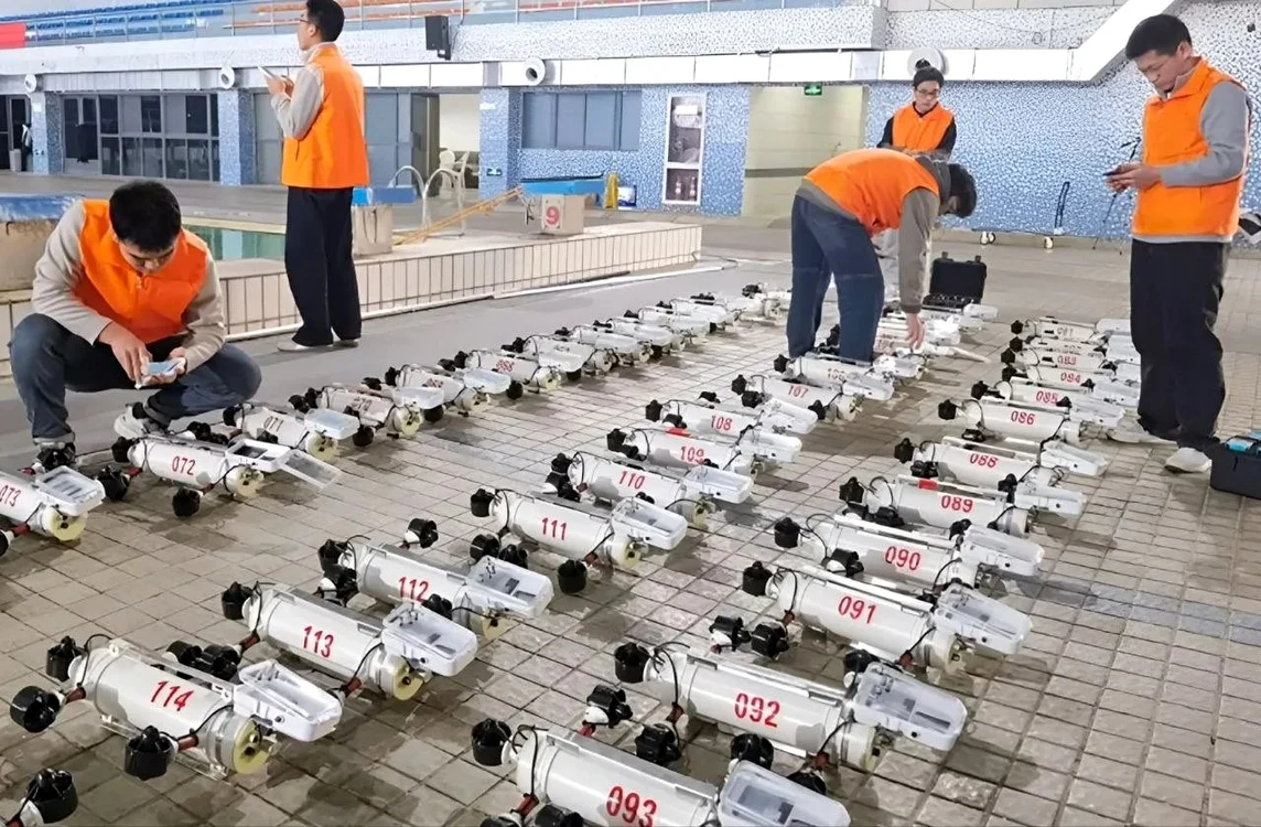 China stabilește un record cu un roi de 116 drone submarine autonome
