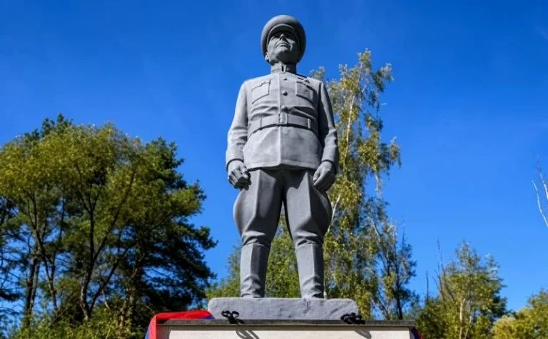 Monument pentru mareșalul sovietic Ivan Konev inaugurat în estul Slovaciei, la inițiativa lui Robert Fico