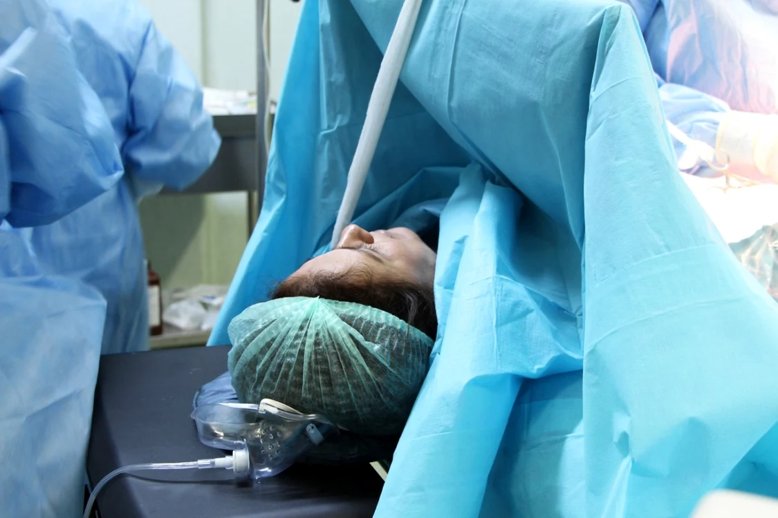 Premieră națională la Fundeni: transplant de ficat de la donator viu cu prelevare robotizată