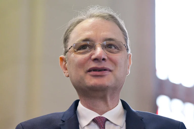 Presa internațională: Luca Niculescu, o a patra încercare de a forma Guvern în mijlocul unei crize politice