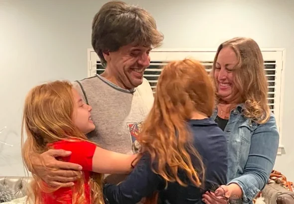 Momente emoționante: Karl Deisseroth își anunță copiii că a câștigat Premiul Nobel pentru Medicină
