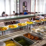 Tichet de masă vs. masă oferită de angajator: ce taxe plăteşti şi care opţiune e mai avantajoasă
