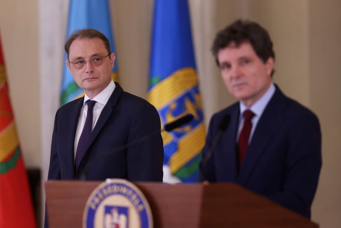PSD înclină să susțină învestirea lui Luca Niculescu, dar ezită să intre în guvern