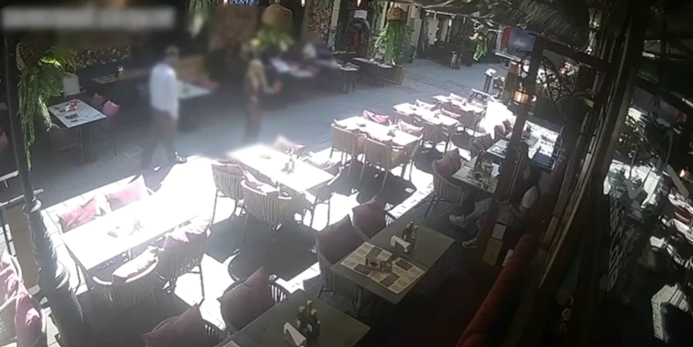 Percheziții la un club din Centrul Vechi după ce turiști străini au rămas fără bani