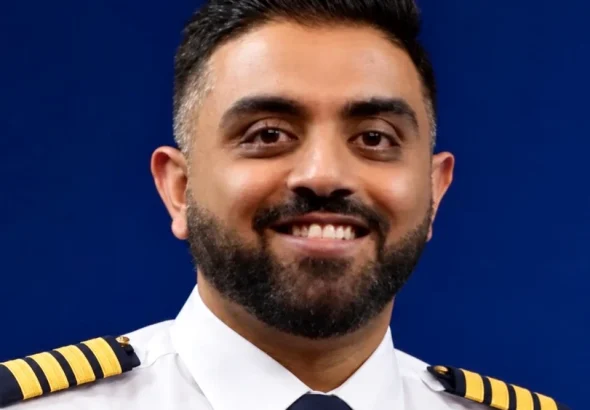 Căpitanul Smit Machchhar, pilotul care a salvat 174 de persoane după ce a fost înjunghiat de copilot