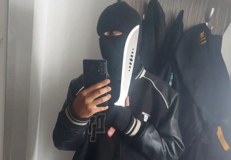Tânărul care a agresat un livrator din Bangladesh, reținut de DIICOT pentru amenințări cu caracter terorist