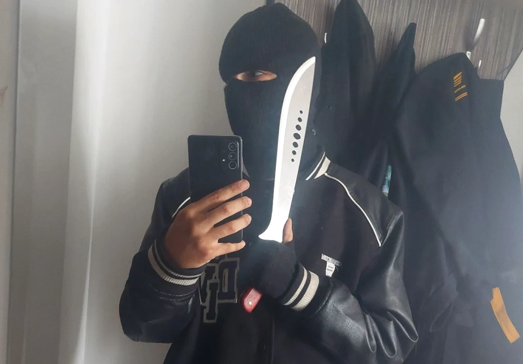 Tânărul care a agresat un livrator din Bangladesh, reținut de DIICOT pentru amenințări cu caracter terorist