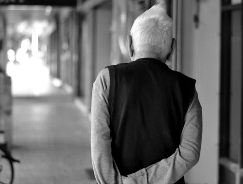 Un pensionar din Ancona și-a găsit apartamentul renovat devastat după ce a găzduit o femeie nevoiașă