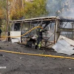 Atac rusesc la Kramatorsk: cel puțin 30 de morți după lovirea a două autobuze; raiduri și asupra Kievului