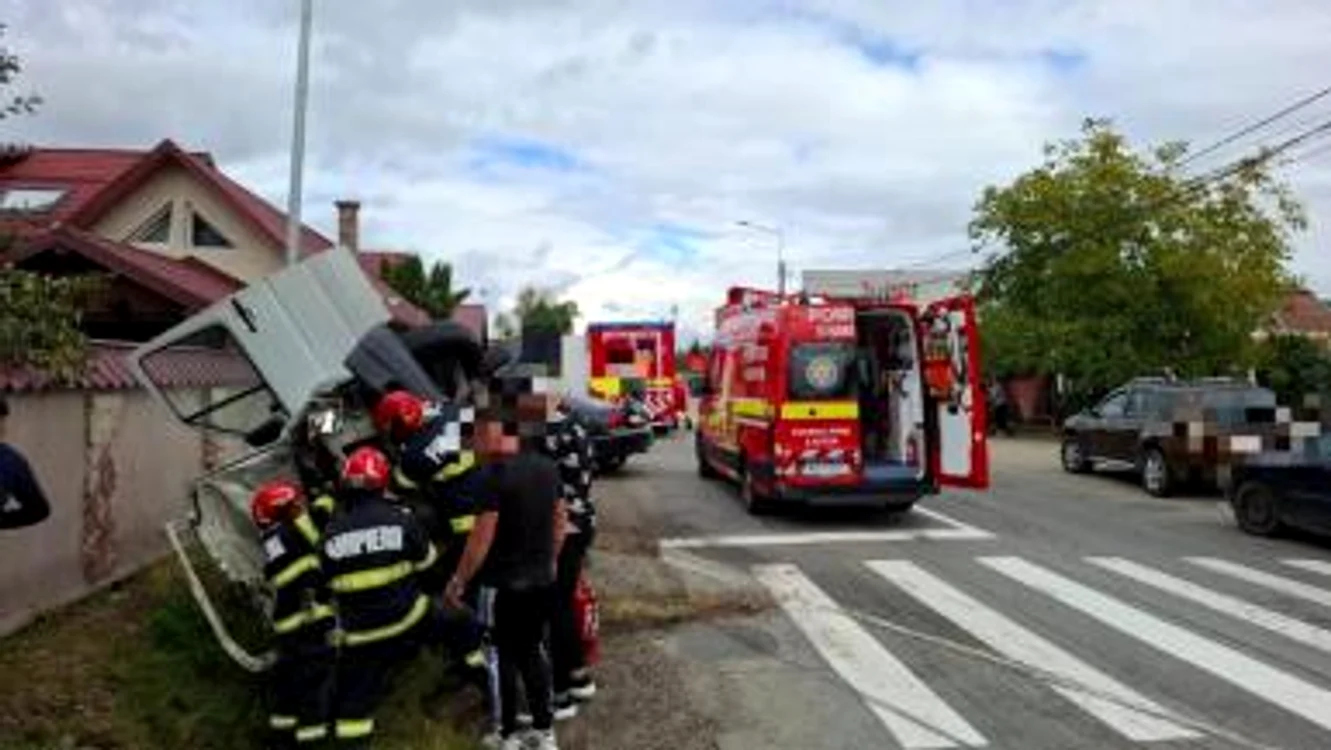 Șase răniți după răsturnarea unui microbuz pe șoseaua de centură a Bistriței