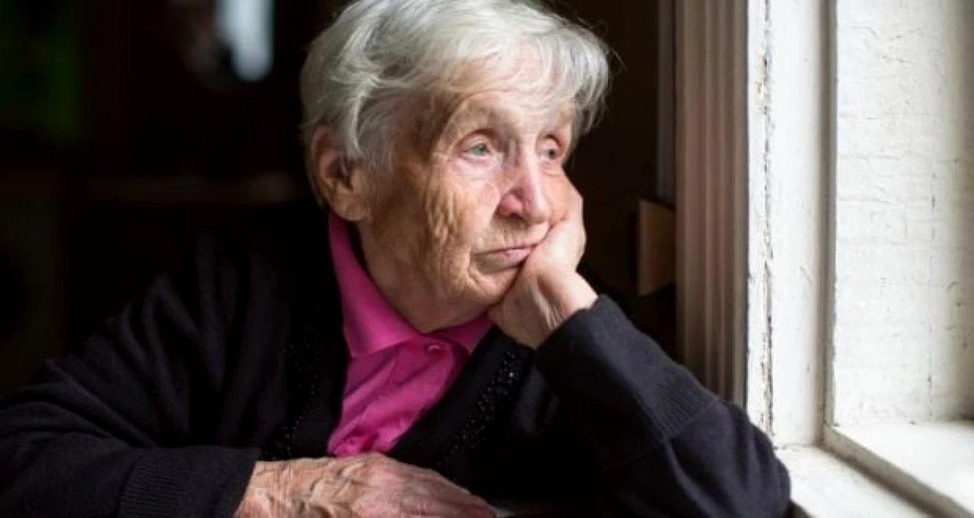 România are prea puțini muncitori în îngrijirea seniorilor: 1 lucrător la 100 de vârstnici, față de 5 în OECD