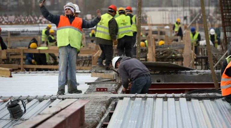 INS: Economia României a crescut cu 0,8% în 2025, după revizuiri semidefinitive