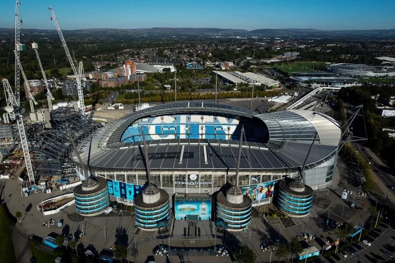 Premierul britanic Andy Burnham, în centrul controverselor după legăturile cu conducerea Manchester City