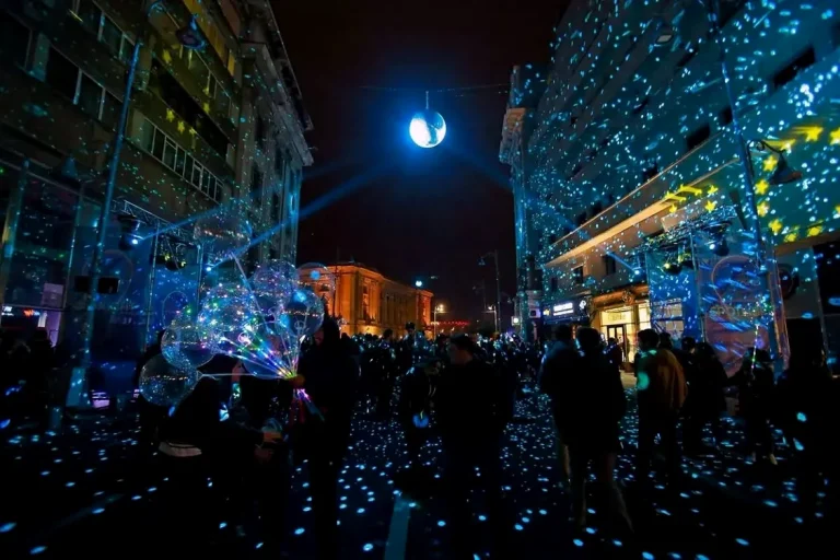 Festivalul Spotlight 2026: Calea Victoriei devine galerie de artă luminoasă între Radisson Blu și Splai