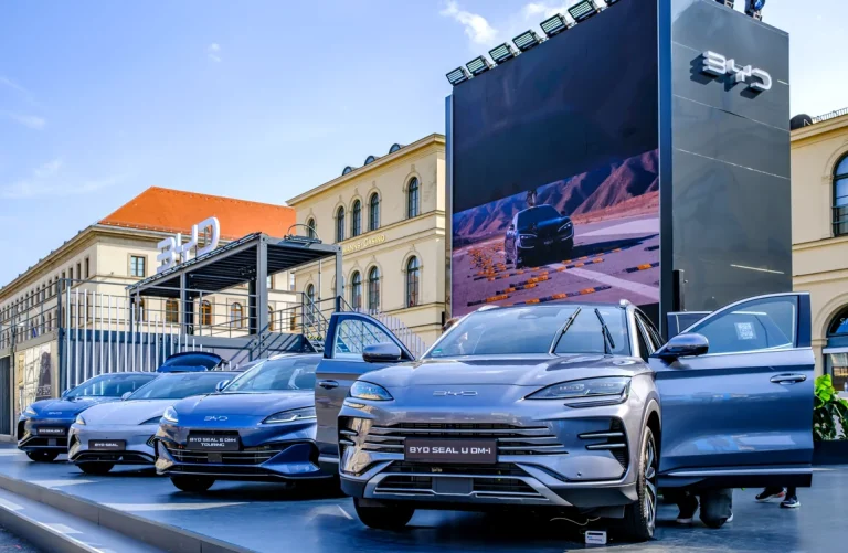 UE și China au convenit să reducă semnificativ exporturile chinezești de vehicule hibride către Europa