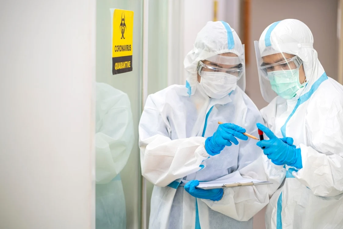 Epidemiolog: „Nu vom domina niciodată virusurile”. Relația complexă dintre oameni și microorganisme