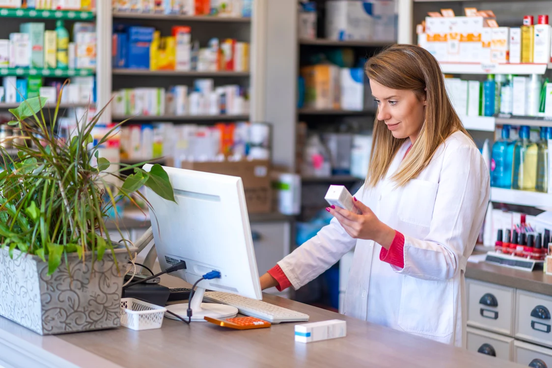 Vaccinul antigripal, din ce în ce mai greu de găsit în farmacii: „Dacă vreau acum să comand, nu am de unde”