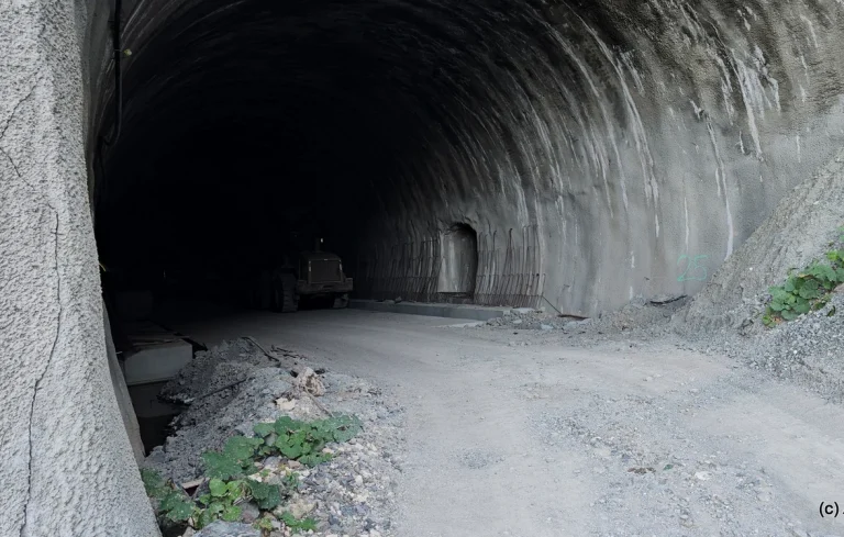Lucrările la tunelurile Sălciva întârzie finalizarea magistralei Simeria–Arad până în decembrie 2027