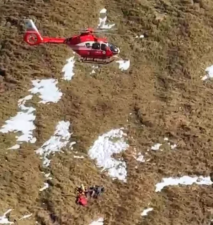 Bărbat salvat după o cădere de circa 40 m în Munții Făgăraș, lângă „La trei pași de moarte”
