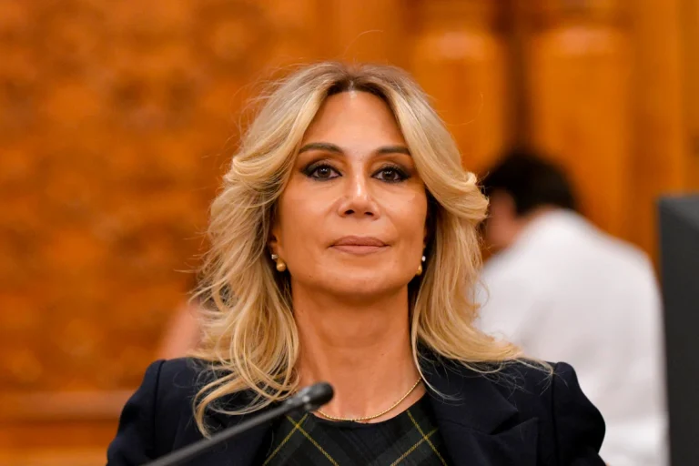 Raluca Turcan îl acuză pe Nicușor Dan că mizează pe divizarea PNL pentru a forma un guvern