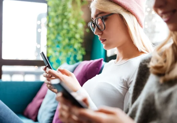 De ce e greu să ieșim din casă fără telefon și cum putem reduce dependența
