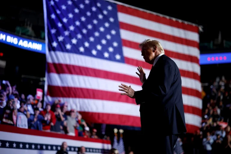 Sondaj POLITICO: Majoritatea americanilor nu cred că Trump poate schimba soarta republicanilor la alegerile din noiembrie