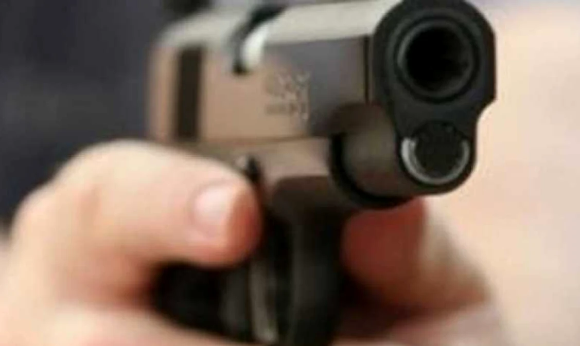 Focuri de armă neletală în Sectorul 3 după ce un bărbat a înjunghiat un polițist în timpul intervenției