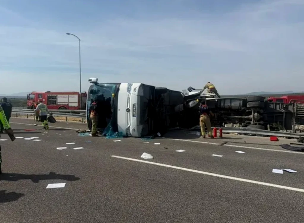 11 morți și 27 răniți după coliziunea dintre un autocar și o autospecială de tractare în vestul Turciei